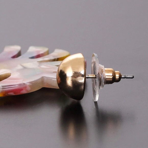 💚🏝NEW Palm Leaf Acrylic Earrings🏝💚 - Picture 4 of 7